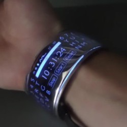 Moment Smartwatch: «умный» браслет с дисплеями E-Ink
