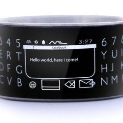 Moment Smartwatch: «умный» браслет с дисплеями E-Ink