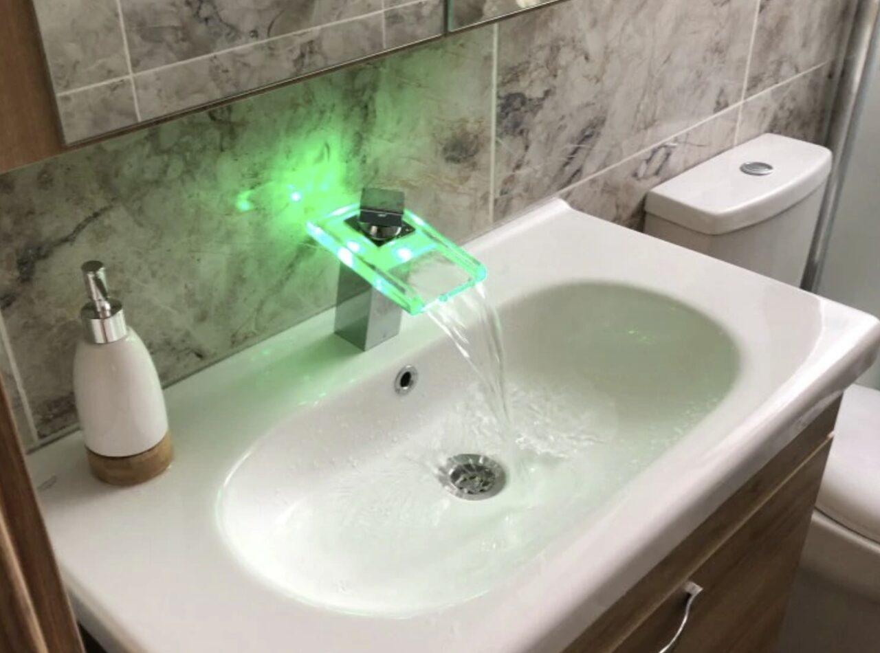 Светодиодный смеситель с LED-подсветкой для ванной 