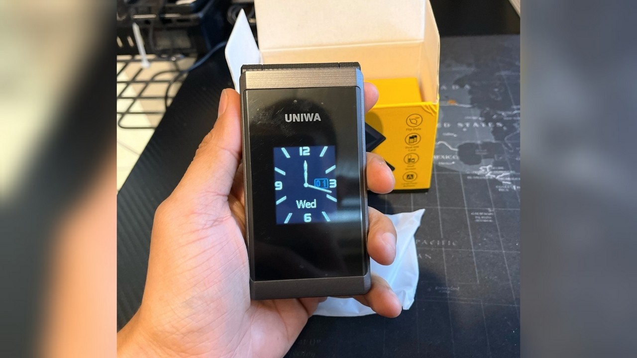 Кнопочный телефон раскладушка UNIWA X28