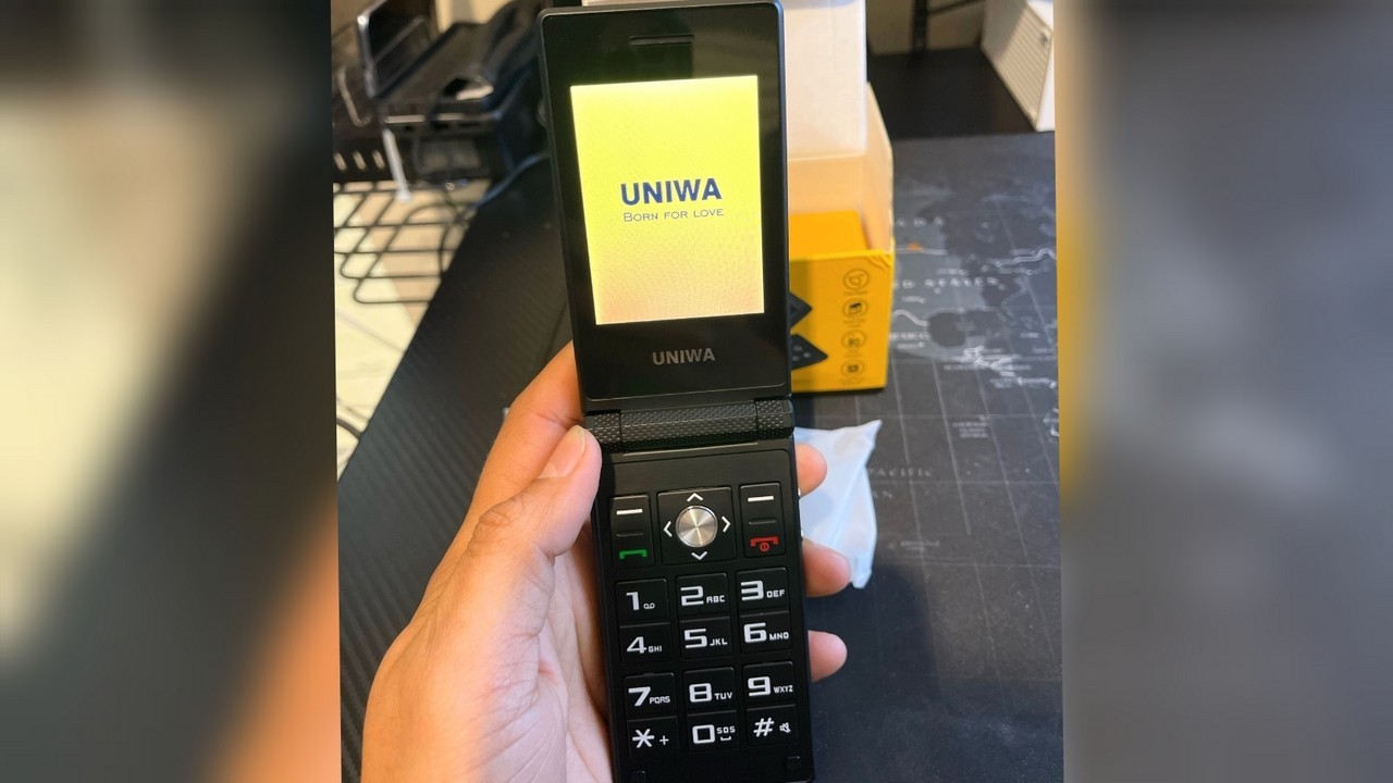 Кнопочный телефон раскладушка UNIWA X28
