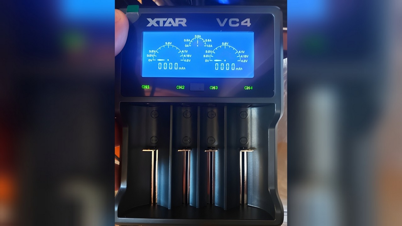 Зарядное устройство XTAR VC4 для аккумуляторов