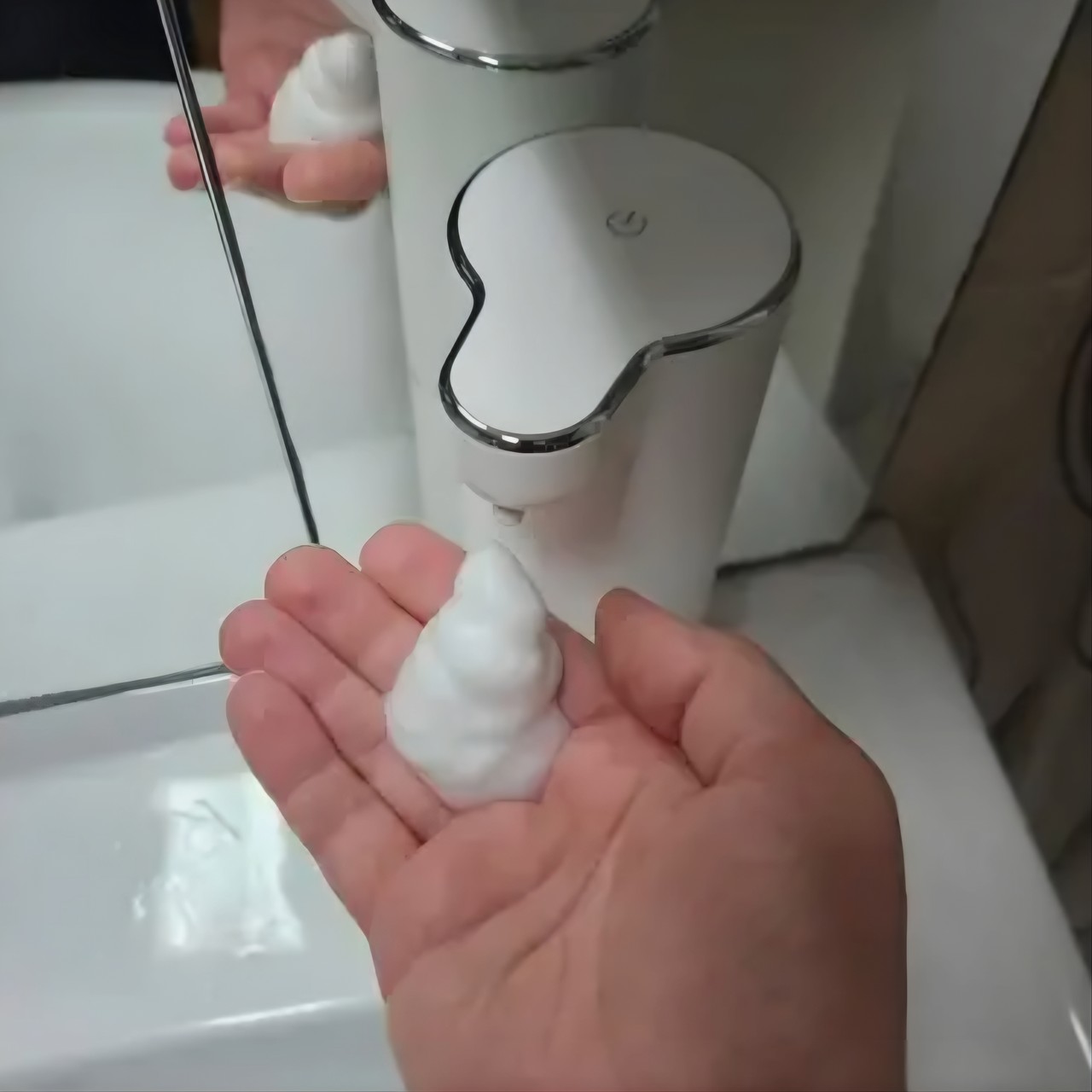 Автоматический диспенсер для жидкого мыла