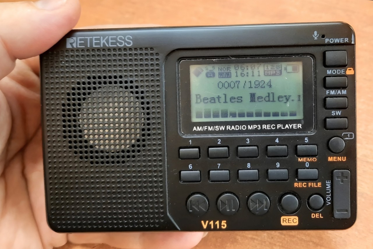 Универсальный FM-приемник с функцией MP3-плеера