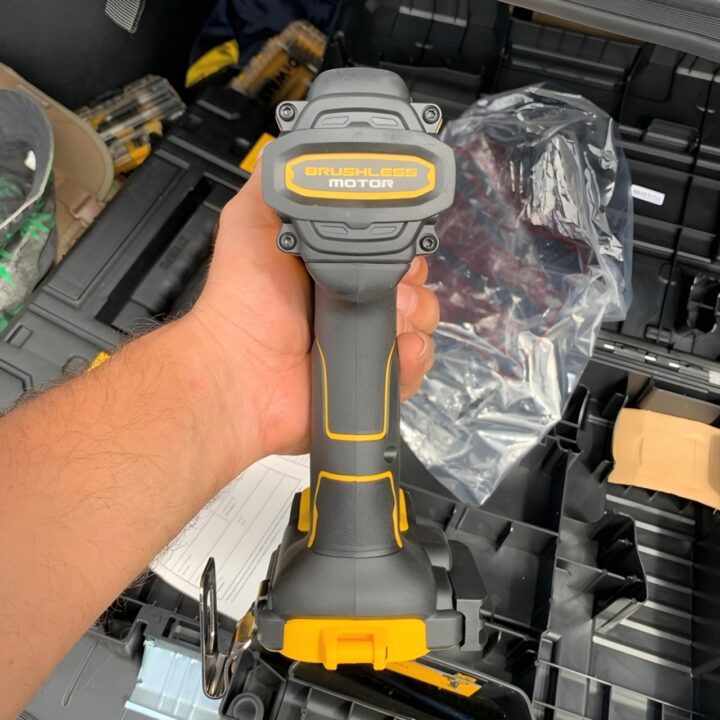 Шуруповерт Dewalt