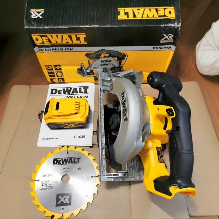 Ручная циркулярная пила DEWALT DCS391