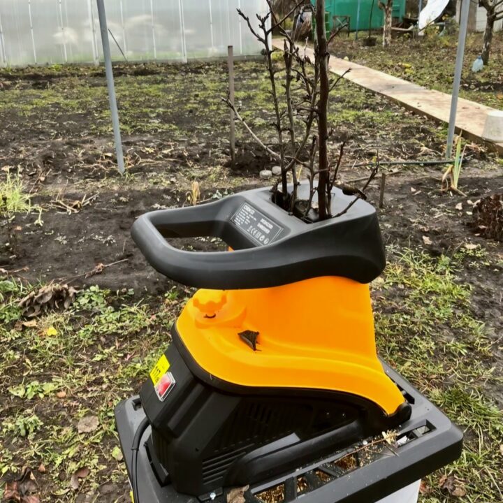 Электрический измельчитель для веток DEKO DKSH3200