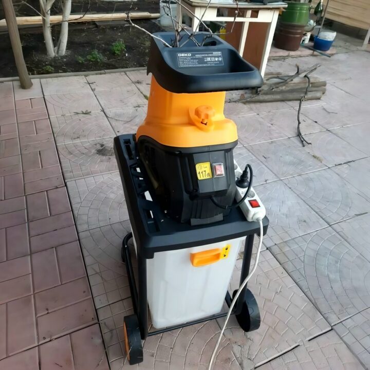 Электрический измельчитель для веток DEKO DKSH3200